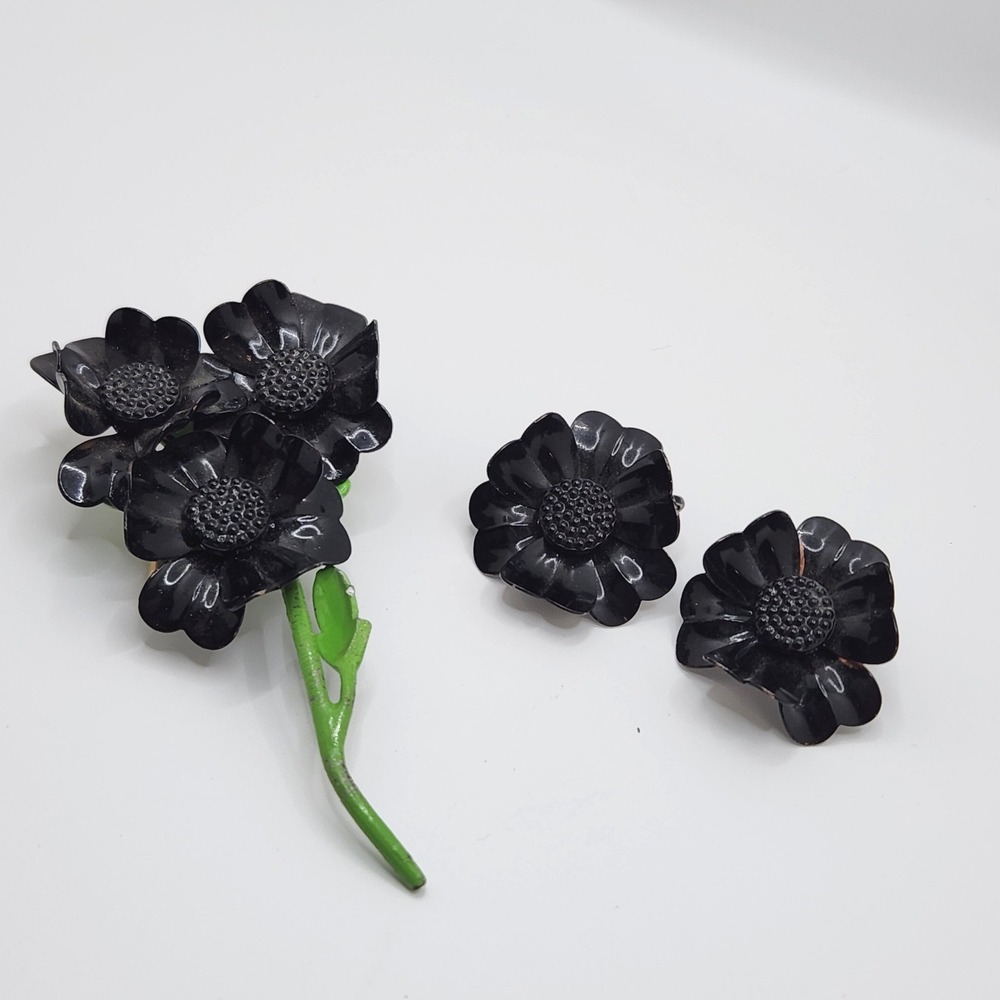 Vintage Black Enamel Flower Brooch Clip On Earrings Set‎ 1960s Mod Pop Gothic